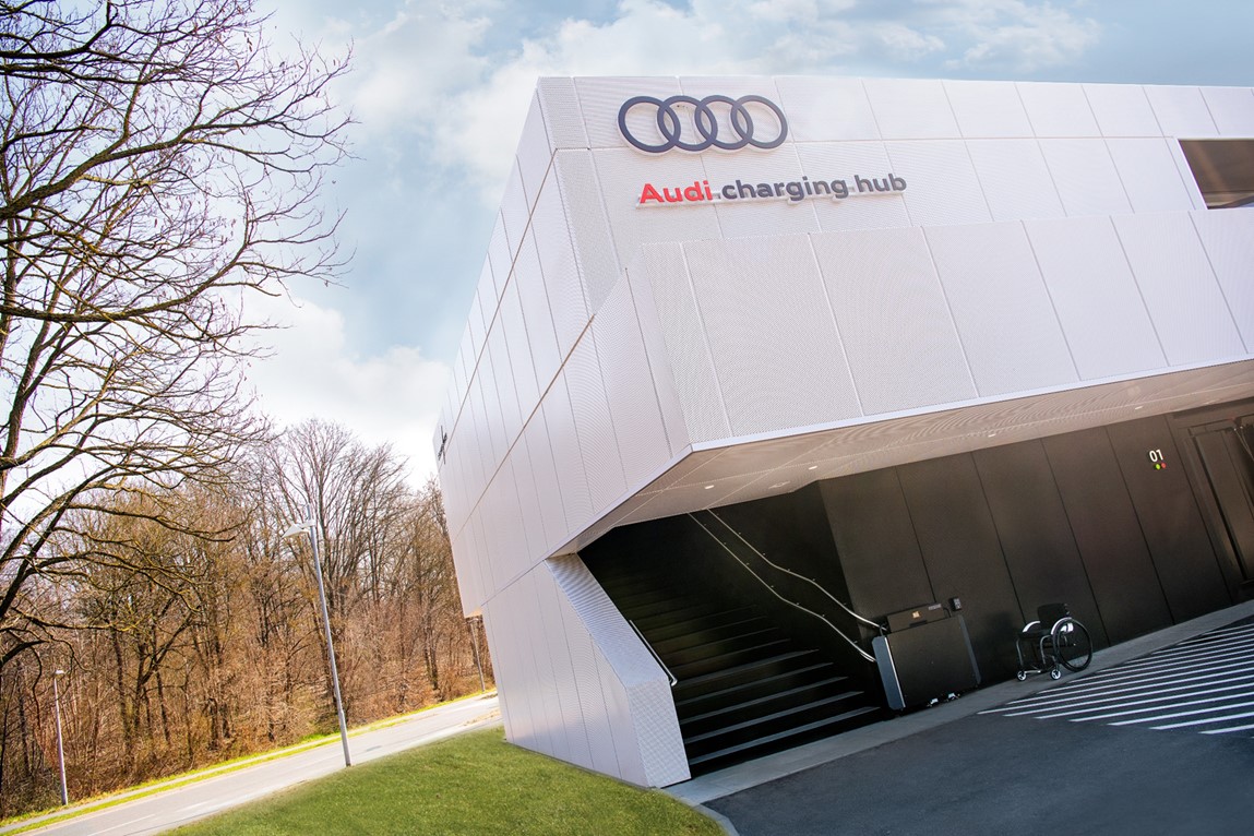 1-Audi Budova Schodisková plošina GTLE